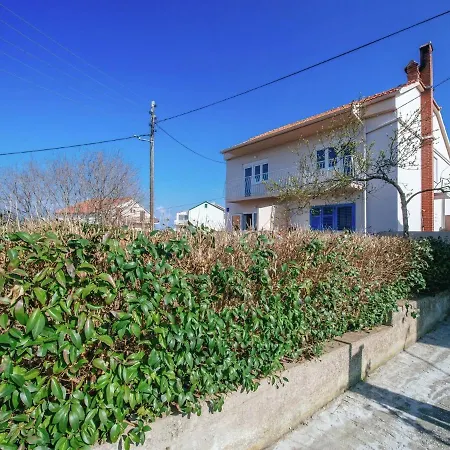 Spacious With Terrace In Apartman