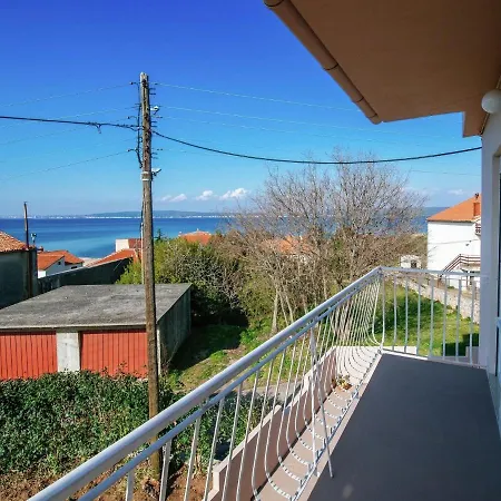 Spacious With Terrace In Apartman