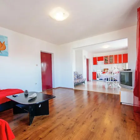 Spacious With Terrace In