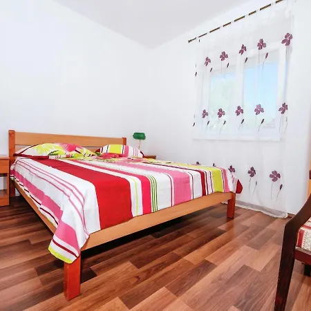 Spacious With Terrace In Apartman