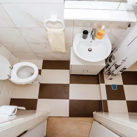 Apartman Spacious With Terrace In Banj