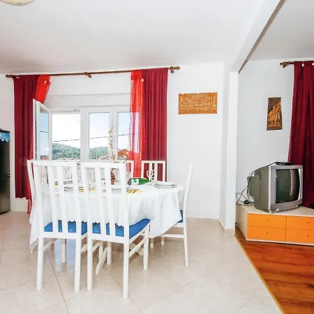 Apartman Spacious With Terrace In
