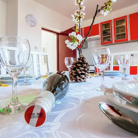 Spacious With Terrace In Apartman *