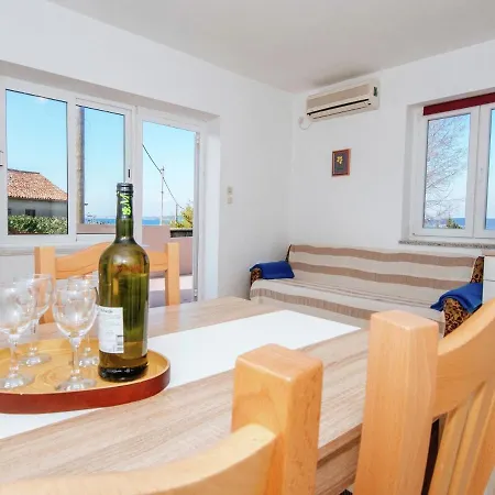 Spacious With Terrace In
