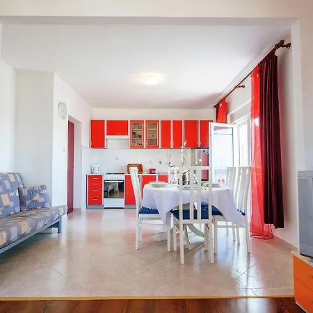Spacious With Terrace In Banj