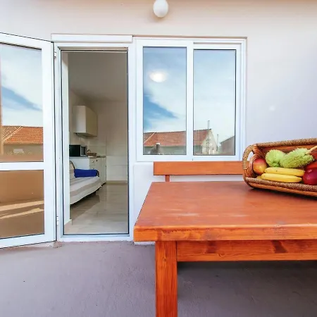 Spacious With Terrace In Banj