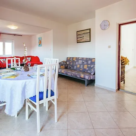 Spacious With Terrace In Banj