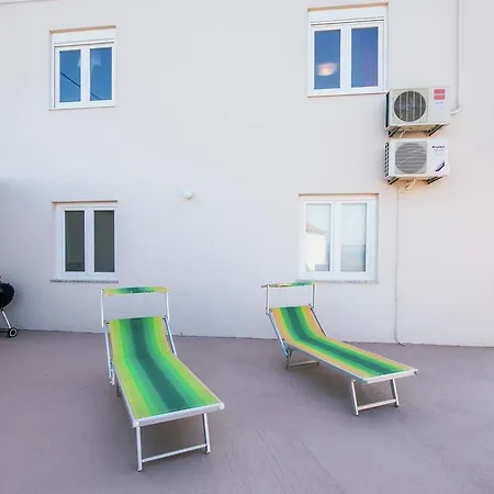 Apartman Spacious With Terrace In